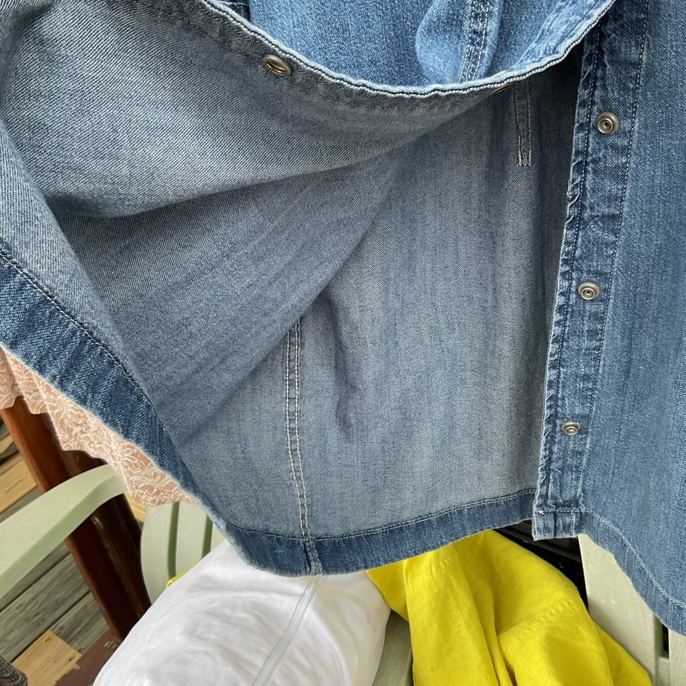 Levi's Light Blue Denim Shirt - Picture 6 of 7
